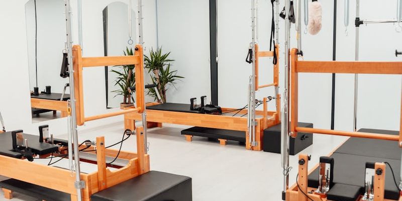 A clean and calm training studio with modern equipment.
